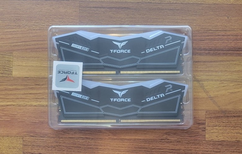 記憶體界的隱型戰鬥機 開箱十銓TeamGroup DELTA 炫光 RGB DDR5