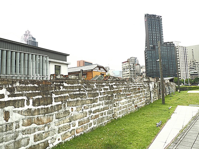 臺北府城北門、臺北郵局、撫臺街洋樓、博愛路街屋、三井舊倉庫、鐵道部廳舍與臺北工場 — 臺北建城140年登北門城樓與集章活動 & 週邊歷史景點巡禮