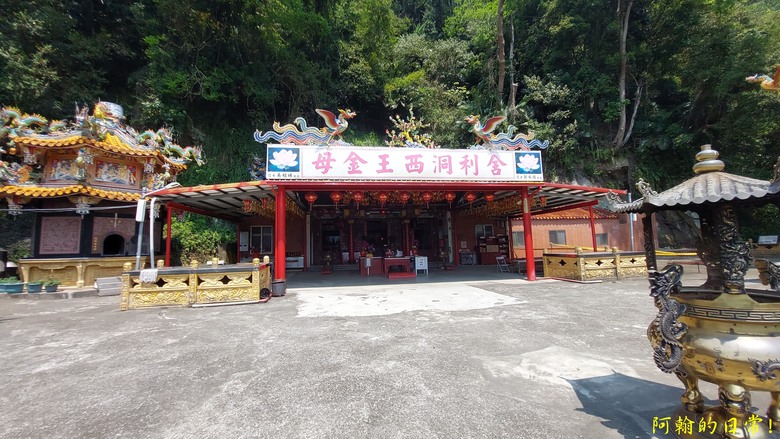 壯觀大岩壁，輕鬆健行獅山古道 獅頭山