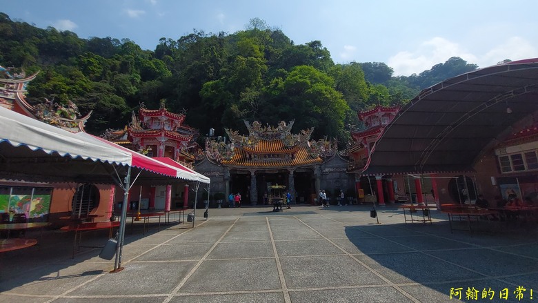 壯觀大岩壁,輕鬆健行獅山古道 獅頭山