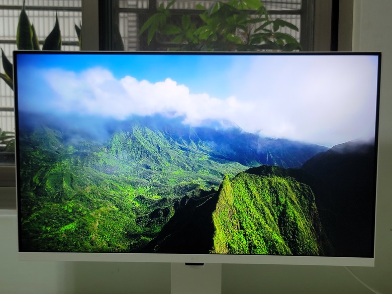 小房間視聽神器 LG 32SR83U智慧螢幕開箱