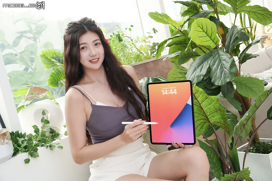 Apple M4 iPad Pro 13 開箱與初步體驗|搭巧控鍵盤一樣輕薄、Apple Pencil Pro 操作更直覺!