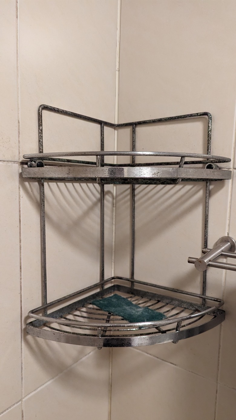 打孔浴室轉角鐵架怎麼拆