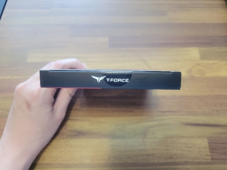 記憶體界的隱型戰鬥機 開箱十銓TeamGroup DELTA 炫光 RGB DDR5