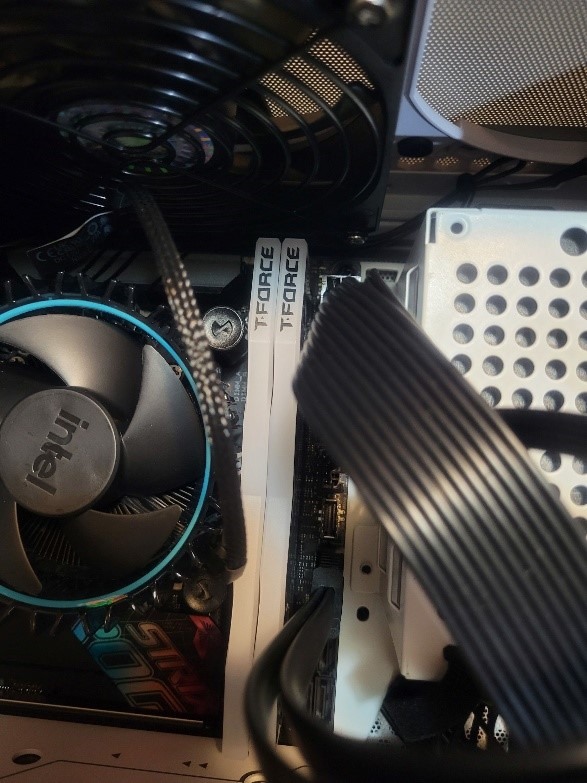 記憶體界的隱型戰鬥機 開箱十銓TeamGroup DELTA 炫光 RGB DDR5
