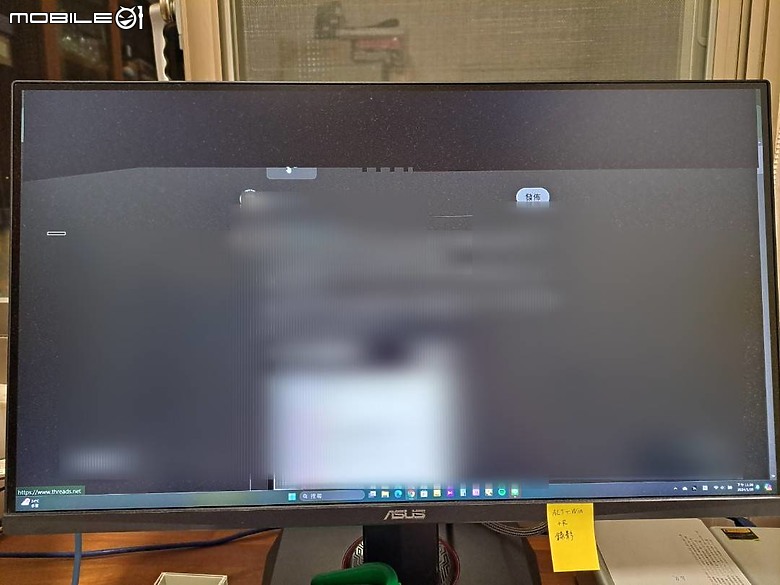 螢幕一直發生奇怪的不規則黑影