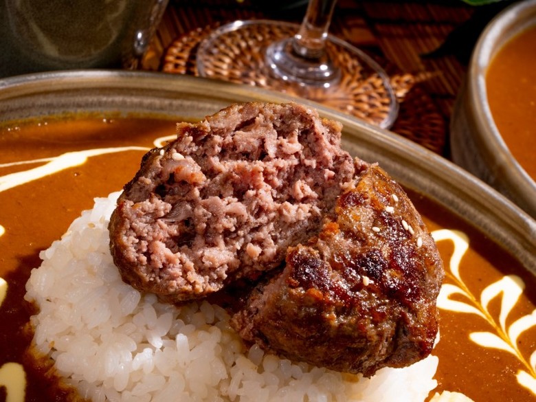 黎明路美食生力軍!職人咖哩搭手打漢堡排 邀請你入村嚐鮮