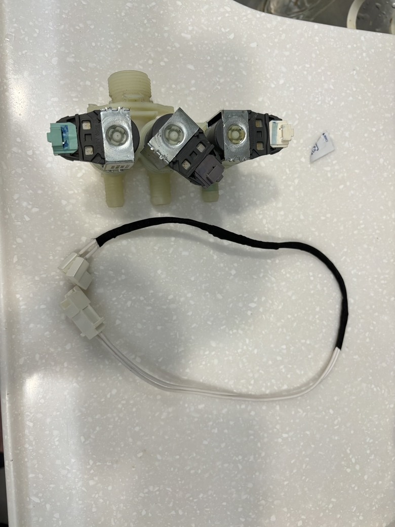 不推-伊萊克斯800洗脫烘洗衣機(EWW1142ADWA) 及 客服與維修服務