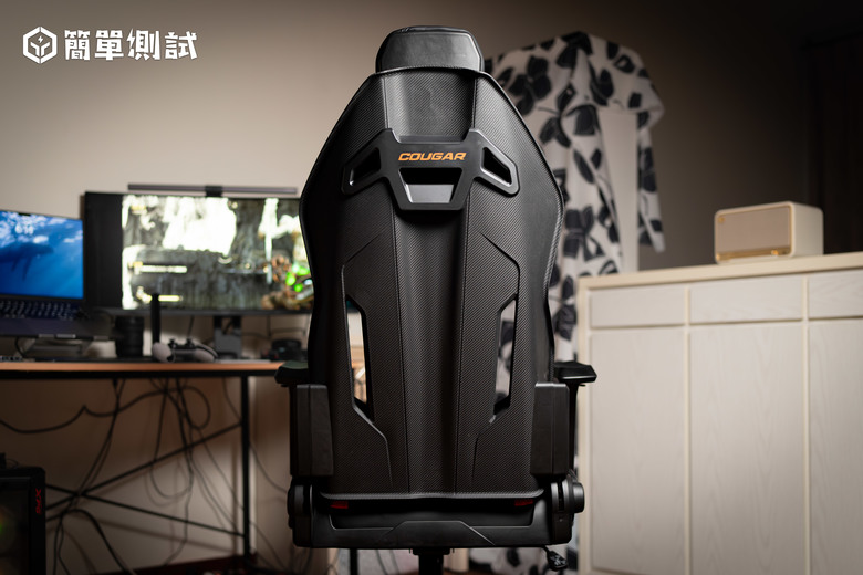 點我看大圖 信仰貓貓就給讚!美洲獅 Cougar Hotrod 仿賽車設計電競椅心得報告