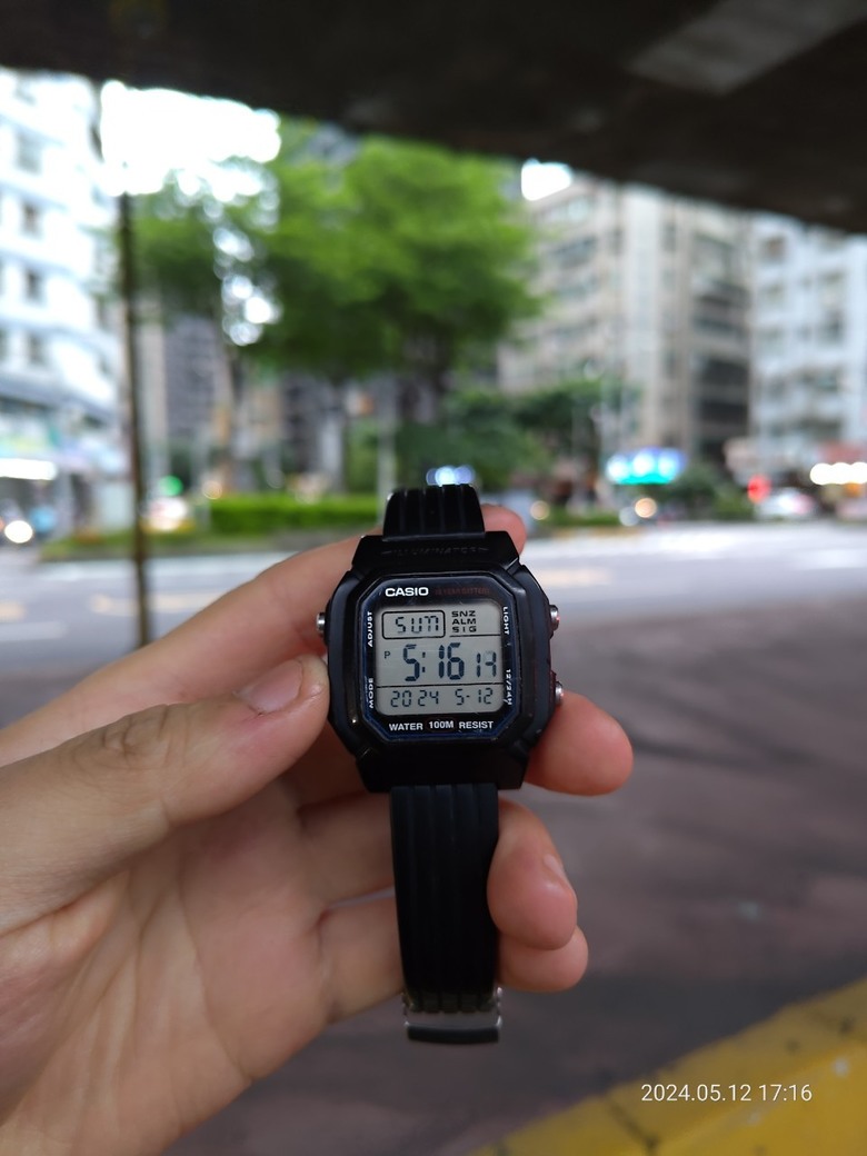 電子錶 數位顯示（有西元年、月、日）