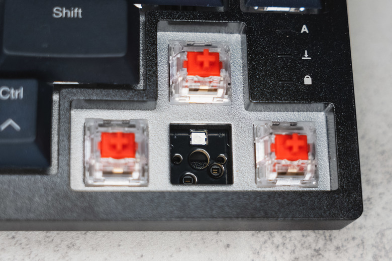 【開箱】CORSAIR K65 PLUS WIRELESS 三模機械式鍵盤