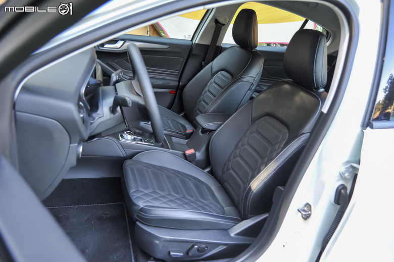 Ford Focus Active Vignale 試駕|剛好的車身尺碼、高實用性的跨界機能!