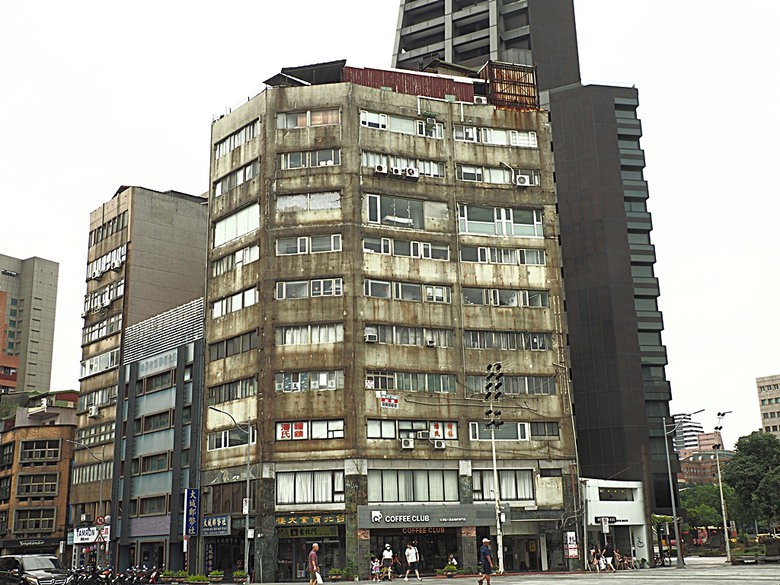臺北府城北門、臺北郵局、撫臺街洋樓、博愛路街屋、三井舊倉庫、鐵道部廳舍與臺北工場 — 臺北建城140年登北門城樓與集章活動 & 週邊歷史景點巡禮