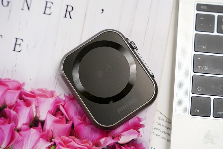 [開箱]PHILIPS 黑金剛三合一磁吸充電系列｜探索未來充電新趨勢，3 in 1『手機、手錶、耳機』同時無線充電