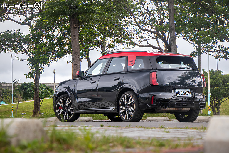 MINI JCW Countryman All4 試駕｜讓成家立業的你永遠不失玩心！