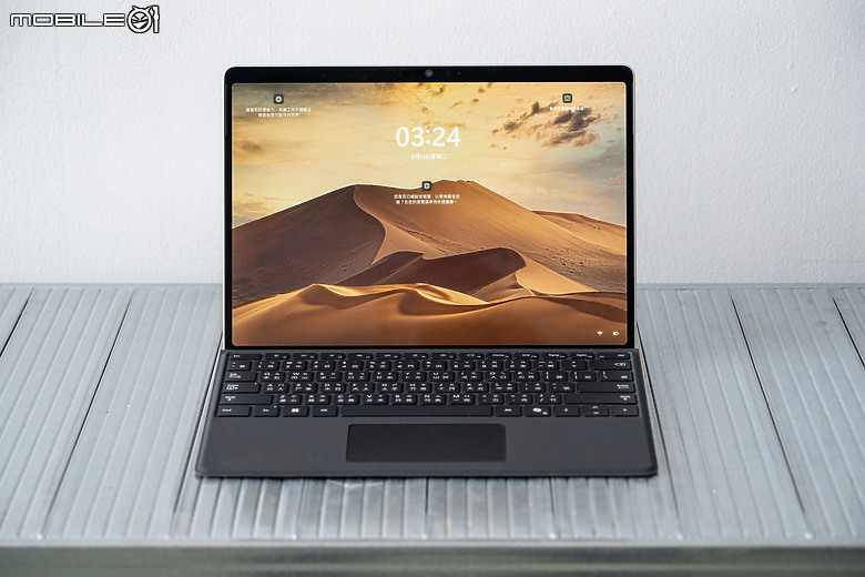 微軟 Surface Pro 10 商務版｜升級視訊品質與續航的 AI 二合一筆電！