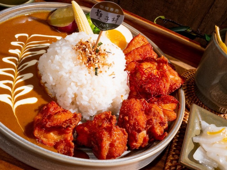黎明路美食生力軍!職人咖哩搭手打漢堡排 邀請你入村嚐鮮