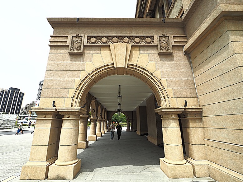 臺北府城北門、臺北郵局、撫臺街洋樓、博愛路街屋、三井舊倉庫、鐵道部廳舍與臺北工場 — 臺北建城140年登北門城樓與集章活動 & 週邊歷史景點巡禮