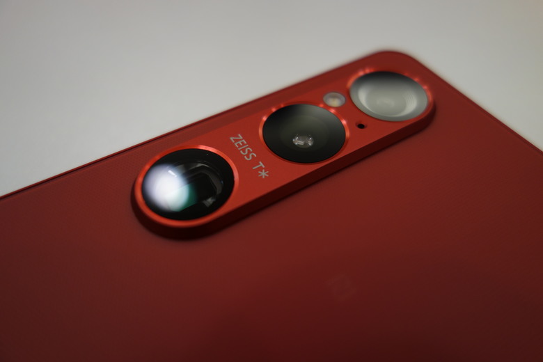 Xperia 1 VI スカーレット(緋紅) 開封