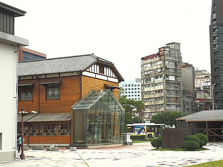 臺北府城北門、臺北郵局、撫臺街洋樓、博愛路街屋、三井舊倉庫、鐵道部廳舍與臺北工場 — 臺北建城140年登北門城樓與集章活動 & 週邊歷史景點巡禮