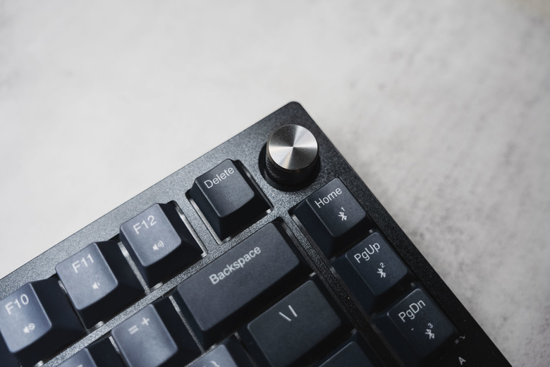 【開箱】CORSAIR K65 PLUS WIRELESS 三模機械式鍵盤