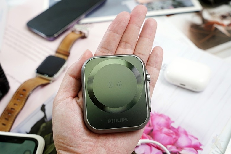 [開箱]PHILIPS 黑金剛三合一磁吸充電系列｜探索未來充電新趨勢，3 in 1『手機、手錶、耳機』同時無線充電