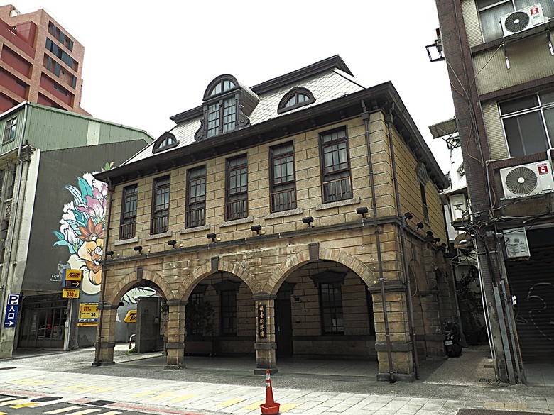 臺北府城北門、臺北郵局、撫臺街洋樓、博愛路街屋、三井舊倉庫、鐵道部廳舍與臺北工場 — 臺北建城140年登北門城樓與集章活動 & 週邊歷史景點巡禮
