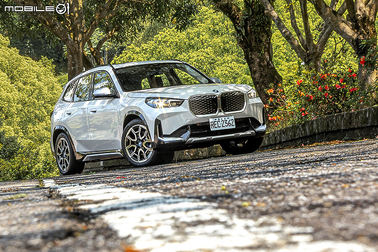 BMW iX1 xDrive30 xLine 試駕|讓人感覺直上純電也值得的車系販售主力!