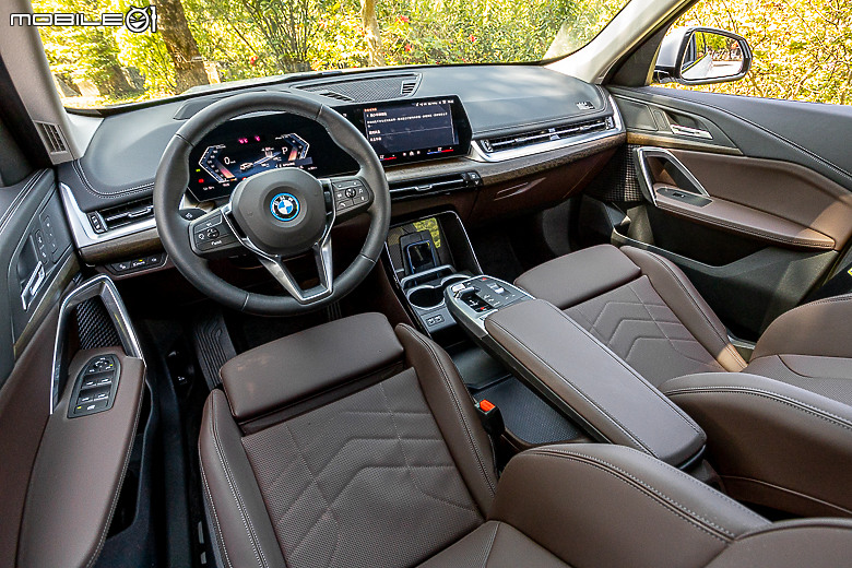 BMW iX1 xDrive30 xLine 試駕|讓人感覺直上純電也值得的車系販售主力!