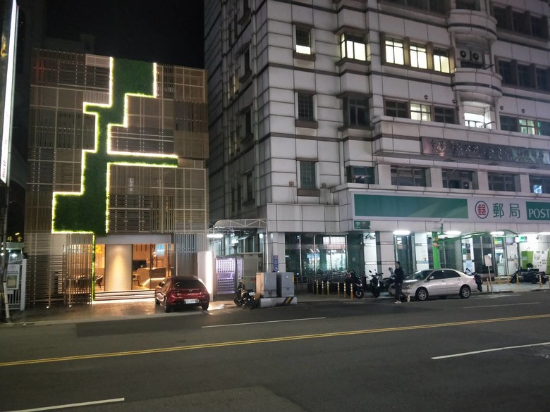 請問東門街郵局旁的建築是某建案的接待會所嗎?