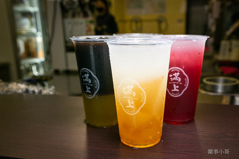 桃園龜山手搖飲-滿上仙草愛玉推出夏日限定版的泰式奶茶啦!香甜絲滑不來一杯嗎?或是試試招牌的百年仙草茶跟阿里山手作愛玉系列也不錯呢。(邀約