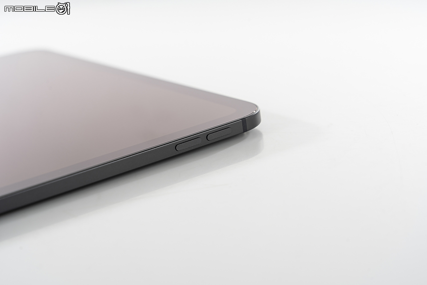 Apple M4 iPad Pro 13 開箱與初步體驗｜搭巧控鍵盤一樣輕薄、Apple Pencil Pro 操作更直覺！