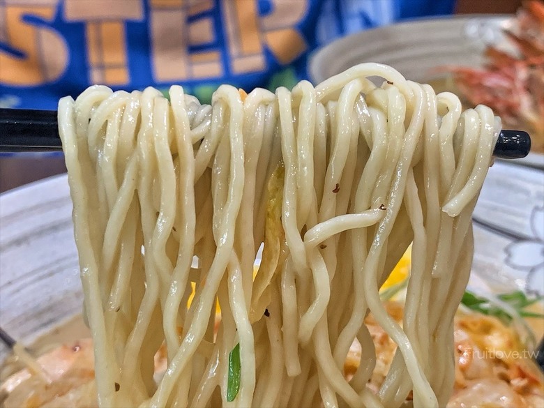 好吃拉麵，湯濃味美，份量十足，內用還可以免費加麵