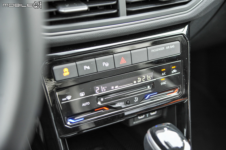 Volkswagen T-Cross 小改款試駕|質感與功能升級、都會區的亮眼焦點!