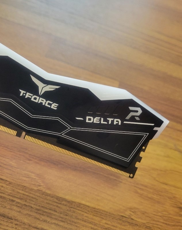 記憶體界的隱型戰鬥機 開箱十銓TeamGroup DELTA 炫光 RGB DDR5