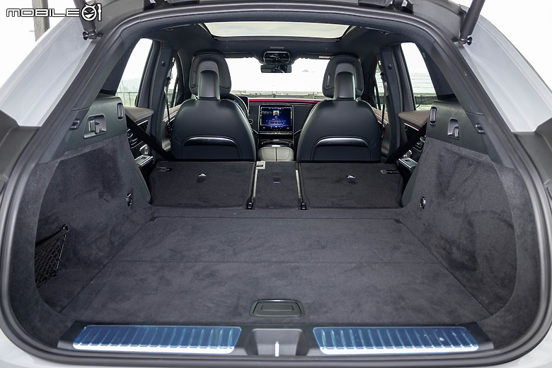 Mercedes-Benz EQE 300 SUV 試駕｜新動力降低入手門檻，入主純電三芒星休旅更輕鬆！