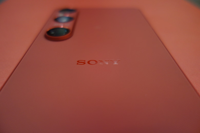 Xperia 1 VI スカーレット(緋紅) 開封