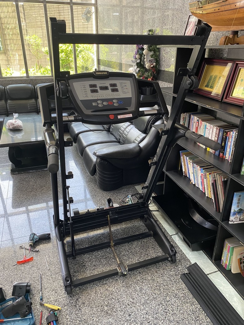 在靠近山的社區工作 涼風徐徐 挺舒服的