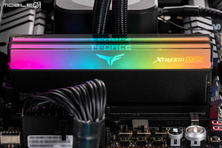 十銓 T-FORCE XTREEM ARGB DDR5-8000 記憶體開箱實測 加入大面積燈效設計與高速傳輸搭配