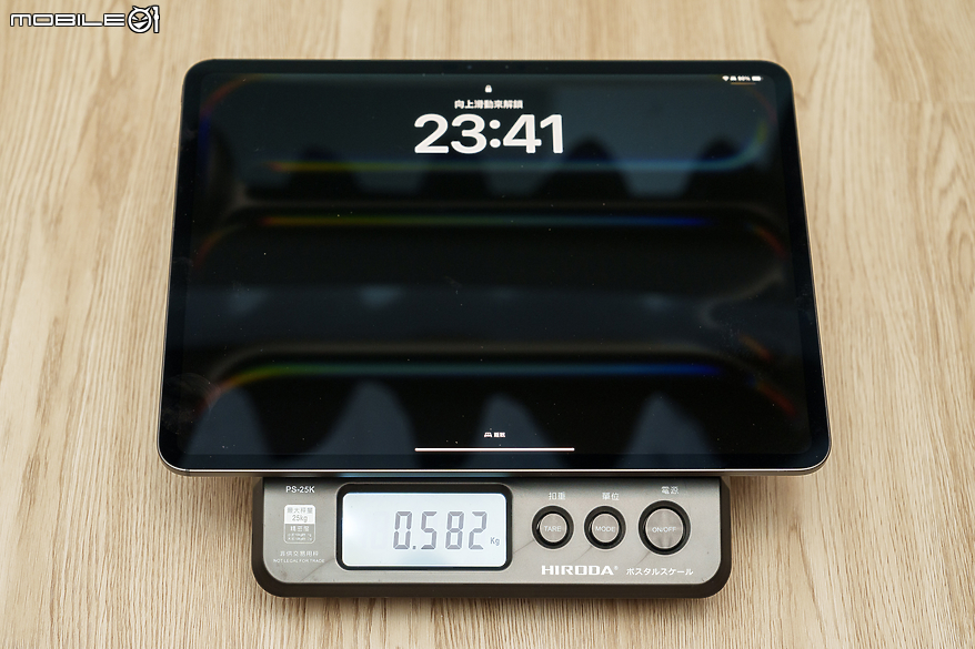 Apple M4 iPad Pro 13 開箱與初步體驗|搭巧控鍵盤一樣輕薄、Apple Pencil Pro 操作更直覺!