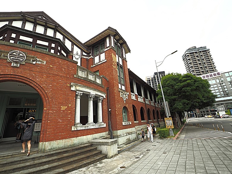 臺北府城北門、臺北郵局、撫臺街洋樓、博愛路街屋、三井舊倉庫、鐵道部廳舍與臺北工場 — 臺北建城140年登北門城樓與集章活動 & 週邊歷史景點巡禮