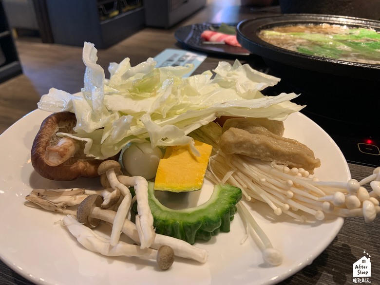 高雄前鎮｜湯師傅鍋物專賣＿自助蔬食吃到飽