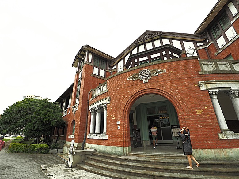 臺北府城北門、臺北郵局、撫臺街洋樓、博愛路街屋、三井舊倉庫、鐵道部廳舍與臺北工場 — 臺北建城140年登北門城樓與集章活動 & 週邊歷史景點巡禮