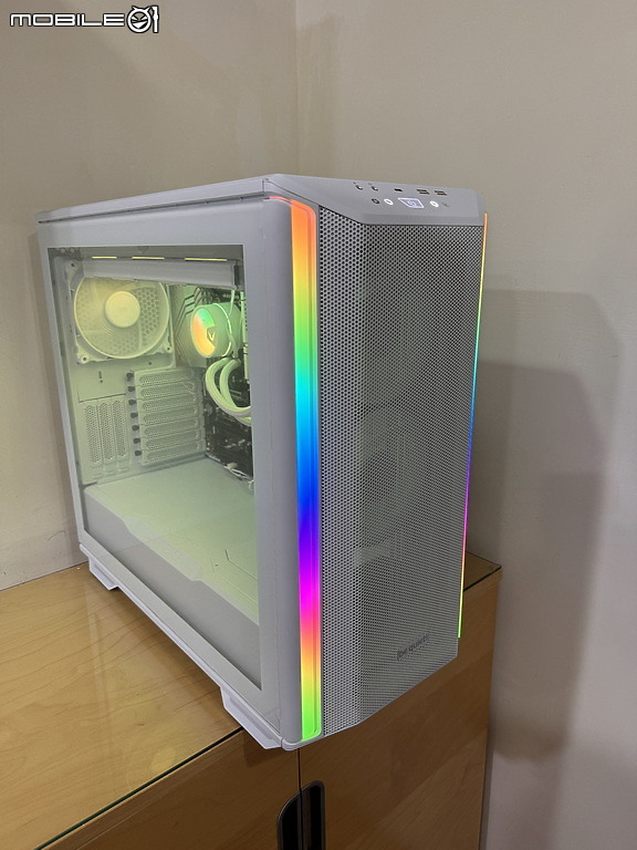 寬敞大空間高質感兼具靜音 be quiet! DARK BASE 701 白色版