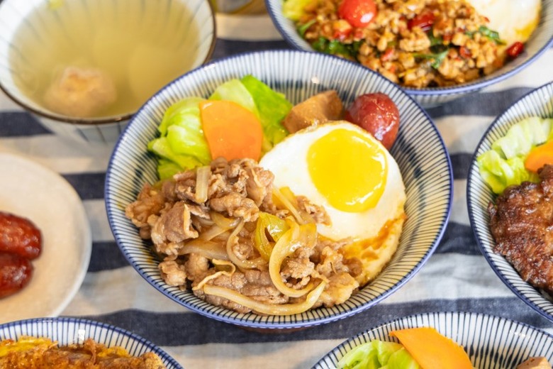 台中饕客口袋名單│鐵板燒丼飯風味滿滿 秘製醬汁更添層次