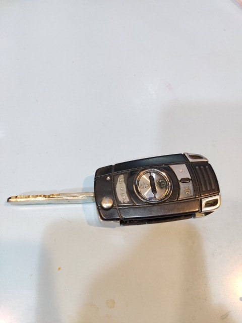 點我看大圖 外裝防盜器的遙控器疑問~