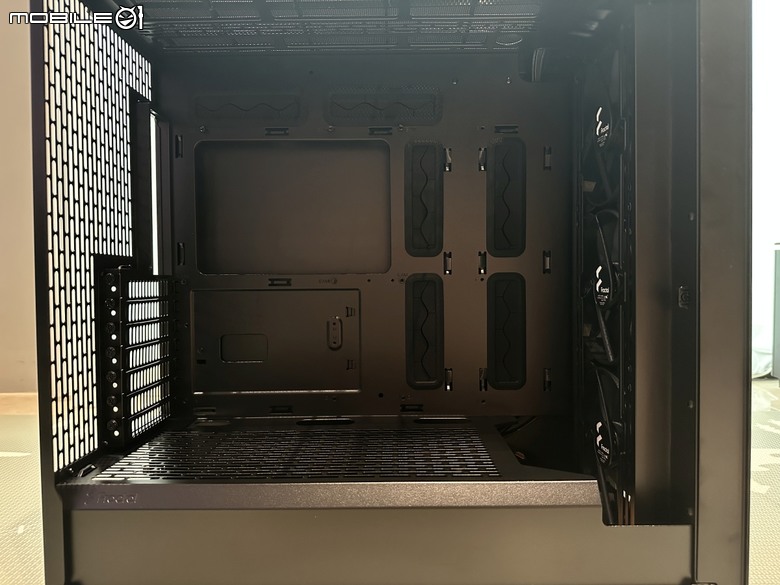 不只是放大!Fractal Design North XL 機殼