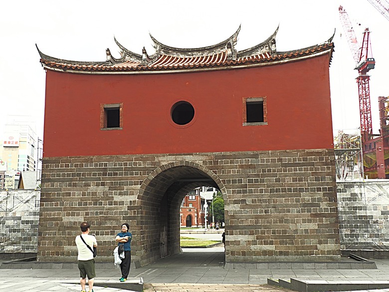 臺北府城北門、臺北郵局、撫臺街洋樓、博愛路街屋、三井舊倉庫、鐵道部廳舍與臺北工場 — 臺北建城140年登北門城樓與集章活動 & 週邊歷史景點巡禮