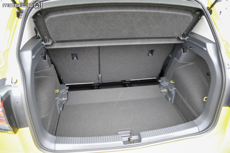 Volkswagen T-Cross 小改款試駕|質感與功能升級、都會區的亮眼焦點!