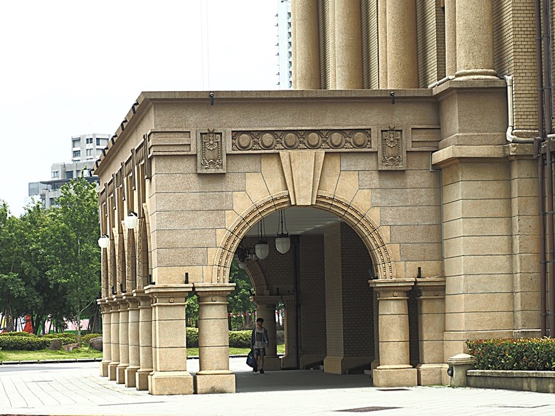 臺北府城北門、臺北郵局、撫臺街洋樓、博愛路街屋、三井舊倉庫、鐵道部廳舍與臺北工場 — 臺北建城140年登北門城樓與集章活動 & 週邊歷史景點巡禮